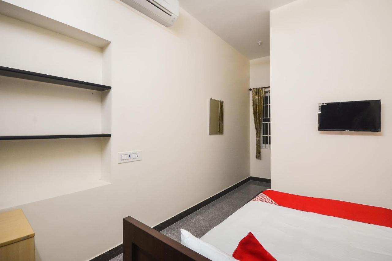 Oyo 70250 Royal Residency Hotell Nāmakkal Exteriör bild