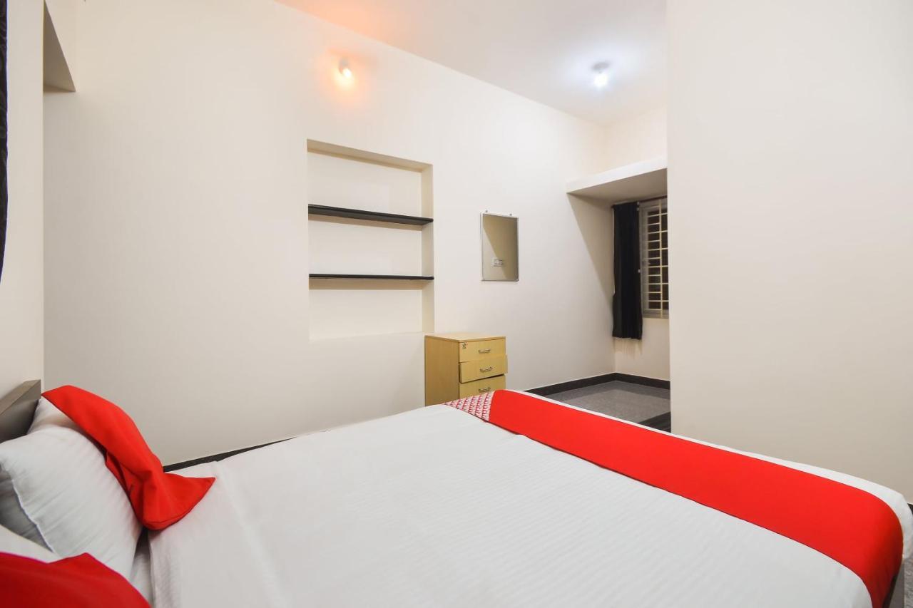 Oyo 70250 Royal Residency Hotell Nāmakkal Exteriör bild