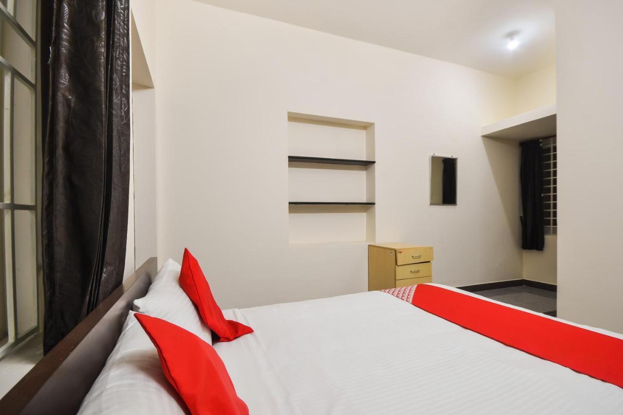 Oyo 70250 Royal Residency Hotell Nāmakkal Exteriör bild