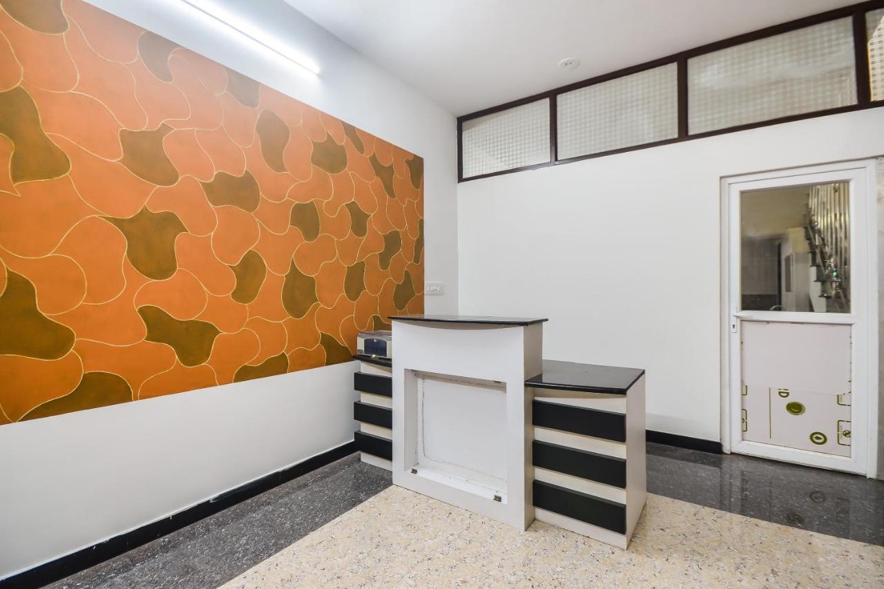Oyo 70250 Royal Residency Hotell Nāmakkal Exteriör bild