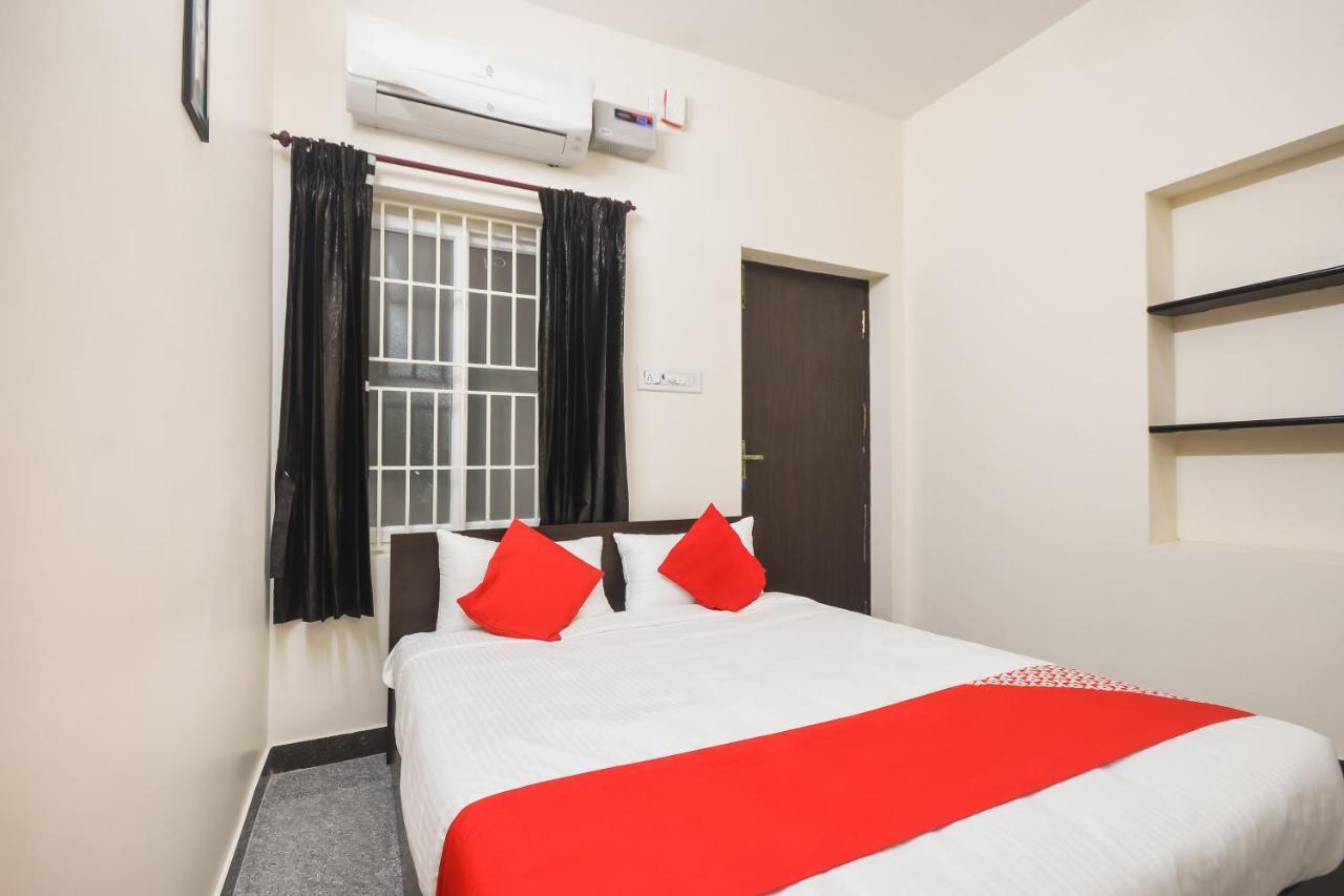Oyo 70250 Royal Residency Hotell Nāmakkal Exteriör bild