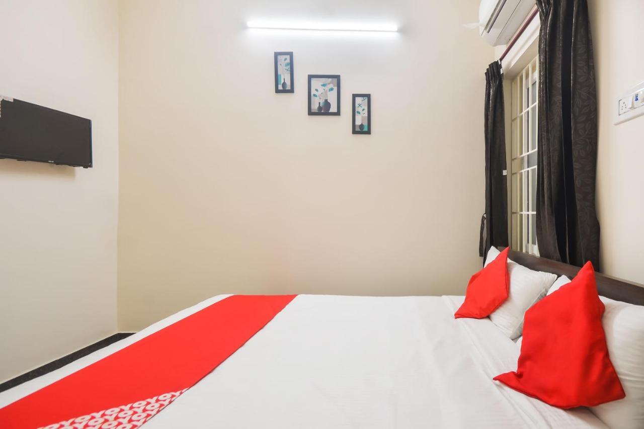 Oyo 70250 Royal Residency Hotell Nāmakkal Exteriör bild