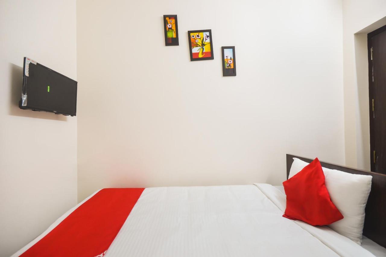 Oyo 70250 Royal Residency Hotell Nāmakkal Exteriör bild